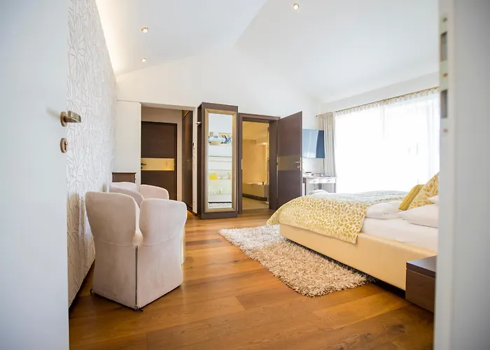 Hotel: Iris Porsche Hotel & Restaurant